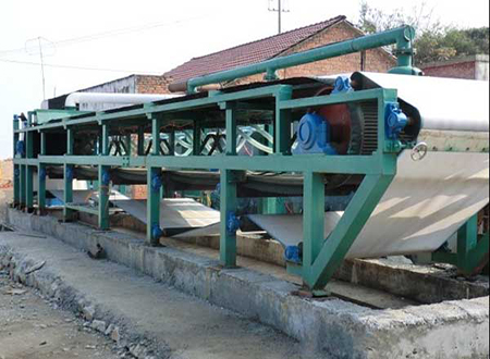 博宇環(huán)保-橡膠帶式真空過(guò)濾機(jī).jpg 博宇環(huán)保-橡膠帶式真空過(guò)濾機(jī).jpg