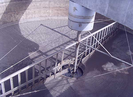 博宇環(huán)保-中心傳動刮泥機(jī).jpg 博宇環(huán)保-中心傳動刮泥機(jī).jpg