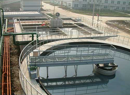 博宇環(huán)保-半橋式周邊傳動刮泥機.jpg 博宇環(huán)保-半橋式周邊傳動刮泥機.jpg