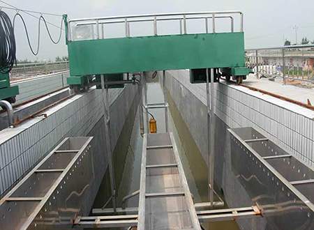 博宇環(huán)保-行車(chē)式泵吸泥機(jī).jpg 博宇環(huán)保-行車(chē)式泵吸泥機(jī).jpg