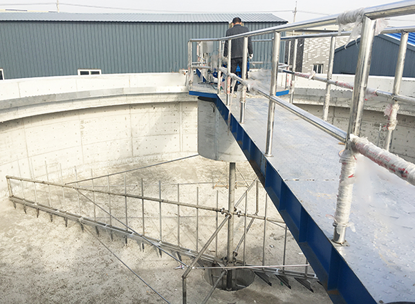 博宇環(huán)保-中心傳動刮泥機.jpg 博宇環(huán)保-中心傳動刮泥機.jpg