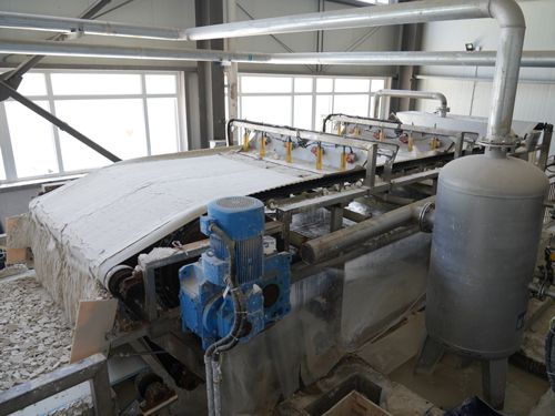 橡膠帶式真空過濾機(jī)-山東煙臺碳酸鈣脫水現(xiàn)場