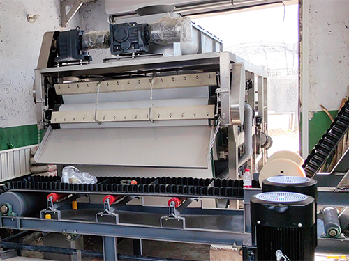 博宇環(huán)保-高壓帶式深度脫水機.jpg 博宇環(huán)保-高壓帶式深度脫水機.jpg